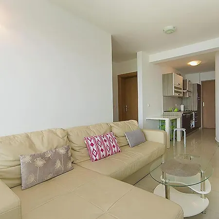 2 Bedroom Gorgeous In Lejlighed Brela